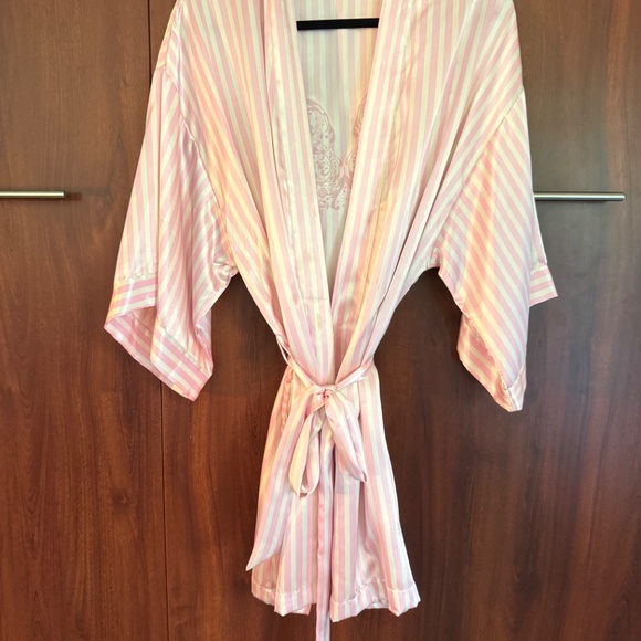 USED Victorias Secret Robe O/S - Picture 2 of 5